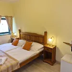Opat 4*
