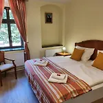 Opat 4*